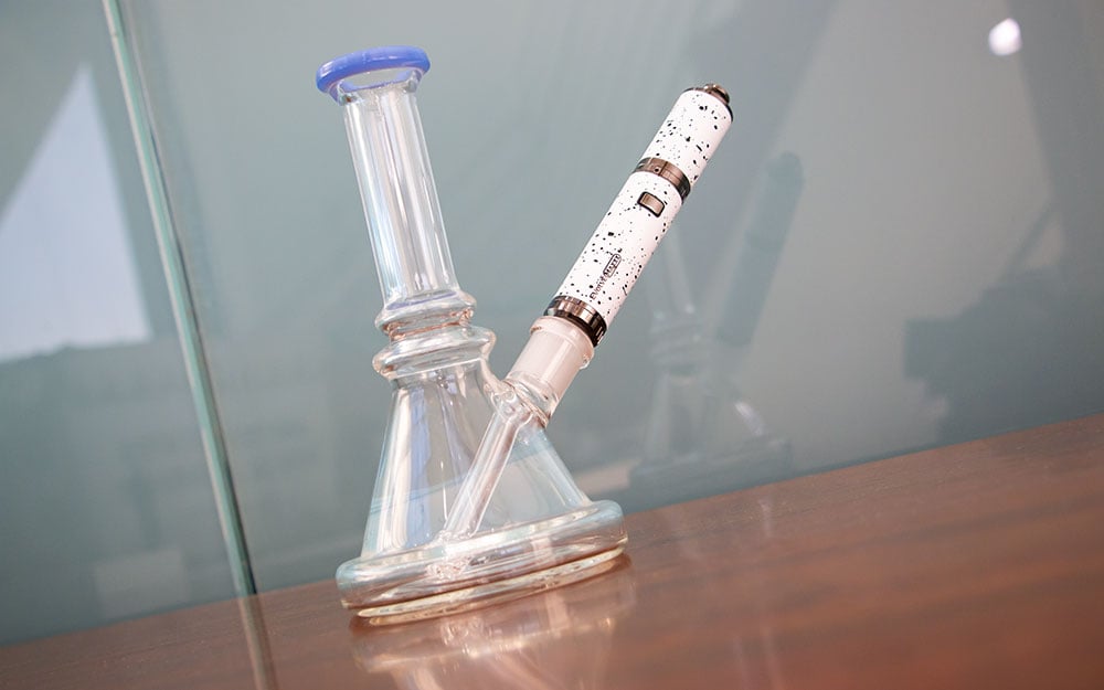 Wulf Evolve Maxxx Dab Rig Mode with water pipe standing on wooden office table