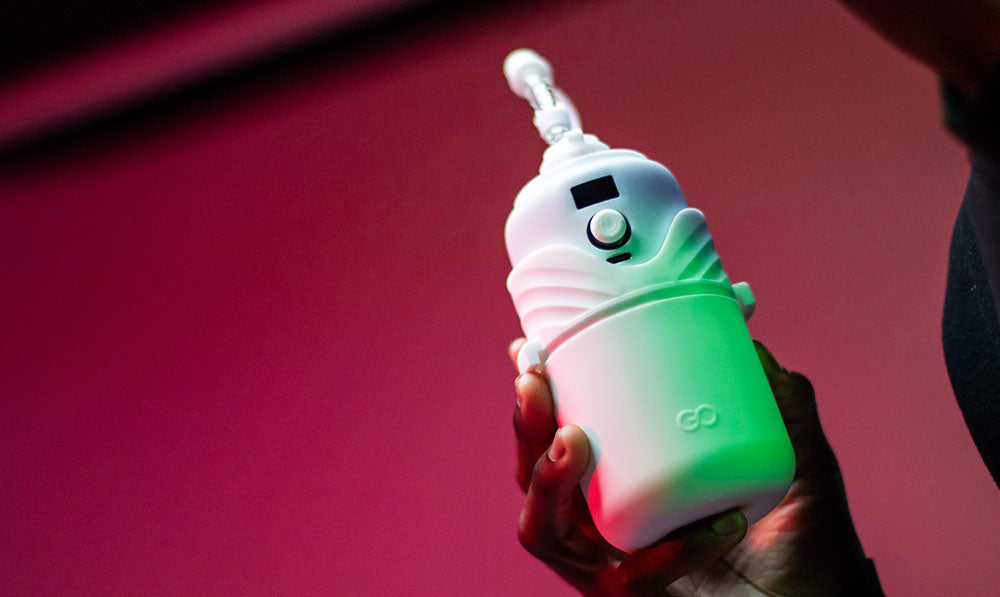 Yocan Black Go with red background