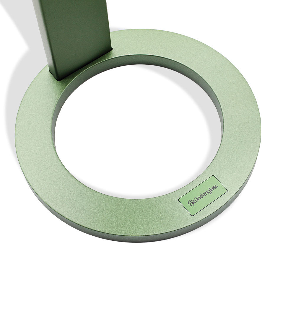 Stündenglass Gravity Infuser Olive Green stand on white background