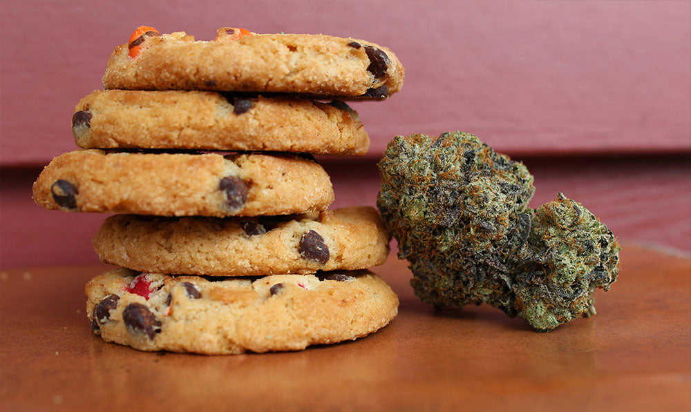 weed and cookies lifestyle image