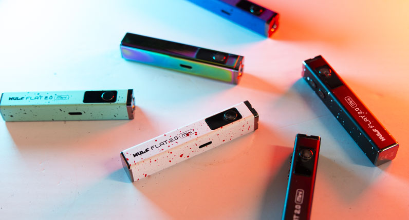 WULF Flat Mini 2.0 510 thread batteries in several colours on a pink and blue background