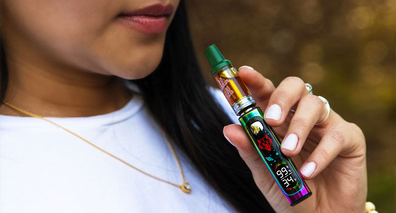 Person holding a WULF Pro Digit 510 thread battery with a cartridge attached
