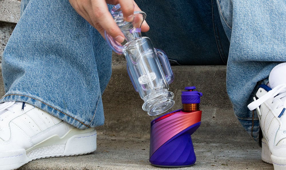 man assembling wulf glass attachment for the puffco proxy core